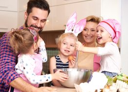 Crianças na cozinha: vamos fazer delícias para páscoa? Moda Madá